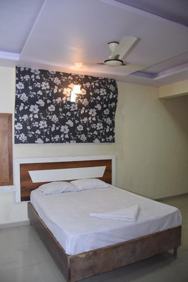 Hotel Riviera Residency Thane Exterior photo